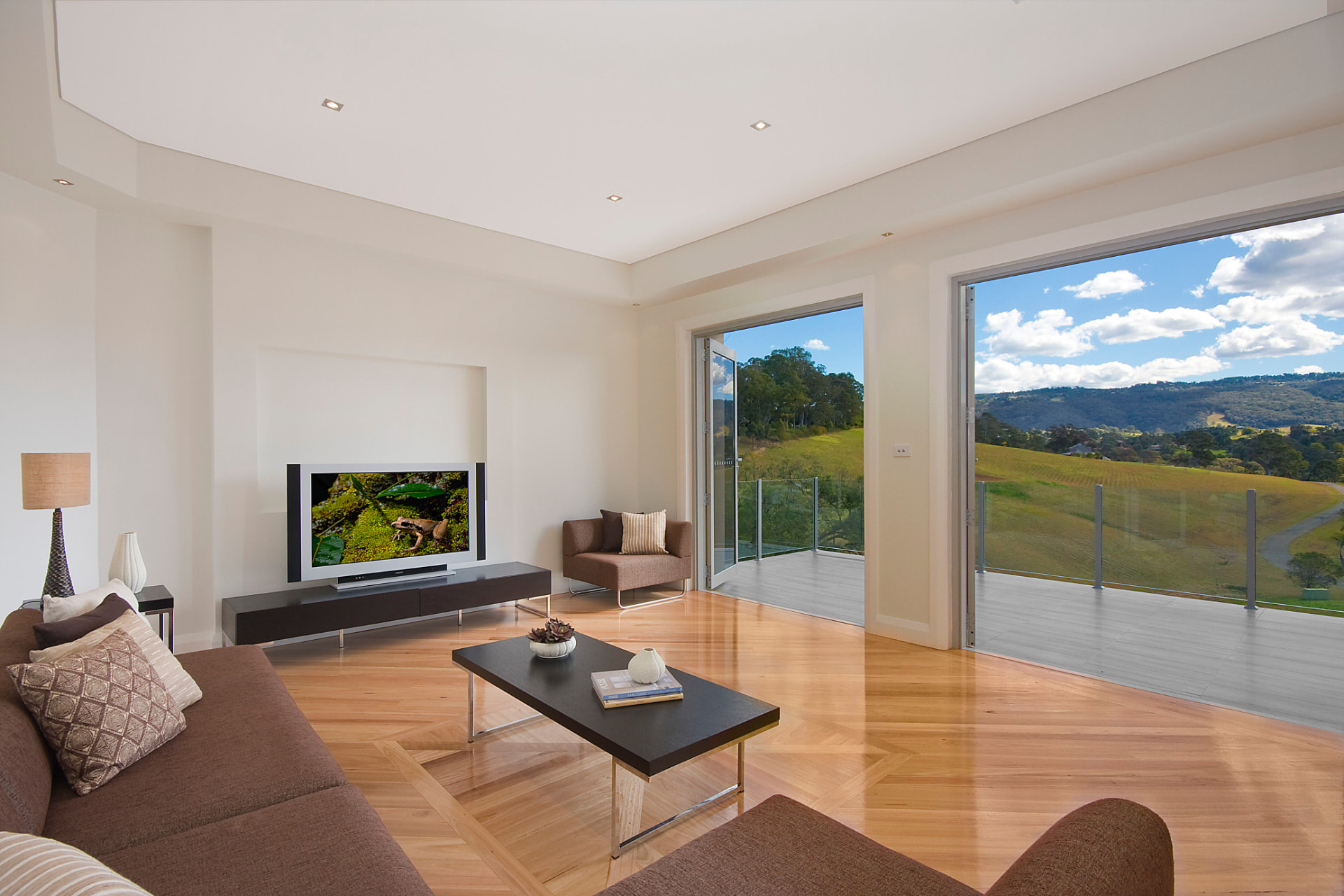 Kurrajong — Family living with timber floors and hillside outlook